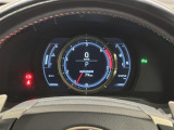 【メーターまわり】ドライバーから見やすい位置にあって安全運転に寄与します。マルチインフォメーションディスプレイでは、クルマに関するたくさんの情報を確認可能。
