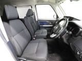 ゆったり室内で運転もしやすいです♪使い勝手の良い配置も考えられています!!