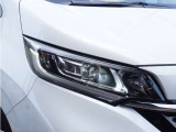 【ヘッドライト】省電力で長寿命の明るく運転しやすいLEDヘッドランプです。明るく照らすので暗い夜道からお客様を守ってくれます。