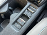 電子制御パーキングブレーキやオートブレーキホールド、ドライブモードスイッチなど、より運転を便利にする機能を装備しております!