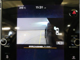 サイドビューカメラは、狭い道路での走行や左側への寄せに活躍。周囲の状況をしっかり確認でき、安全性を高める便利な機能です。