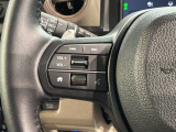 ステアリングにオーディオ操作スイッチが付いています。オーディオ画面に直接タッチしなくても操作が出来ますので、運転に集中できます。