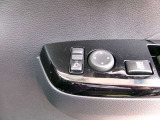 ドアミラーの鏡面の調節、格納は運転席からすべて操作できます!