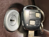 【キーレス】少し離れた場所からでもボタン一つでドアの開錠・施錠ができるのでとっても便利!ドアの鍵穴周りに傷をつけることもありません♪