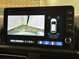 リバースギアに入れるだけで後方の表示へ切り替わります。夜間や雨の日の駐車も楽になりますよ。