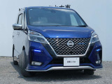 アダプティブLEDヘッドライト。フロントカメラで前方の状況を検知し対向車や先行車に眩しい思いをさせることなく必要なところだけを遠くまで照射します。