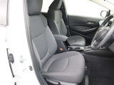 高いホールド性で運転姿勢が安定します。長距離ドライブでも疲れにくいのが魅力です。快適なドライビングライフをお送りください♪