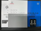 スマートキーは鍵をバッグに入れたままでもドアロックの開閉やエンジンのON・OFFができます。夜間や雨の日も鍵を探さなくて良いので便利です。
