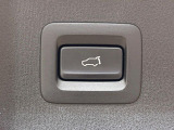 【パワーバックドア】スマートキーや運転席のボタンを押すだけでリアゲートが自動で開閉します!荷物を持っている時や、高い位置にあるバックドアを閉める際に便利な機能です♪
