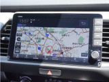 【9インチHonda CONNECTナビ】大画面9インチHD液晶モニターを採用した、ハイレゾ・自動地図更新サービス対応のハイエンドモデル。多彩な情報を把握できるHonda独自の「通信型ナビ」です。