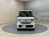 お車購入のポイントとなるフロントマスクです!シャープな目つきが印象的なデザインのヘッドランプです。