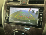 リバースギアに入れるだけで後方の表示へ切り替わります。夜間や雨の日の駐車も楽になりますよ。