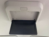 後席モニターがついています。走行中でもTV視聴やDVD鑑賞など後席の方は退屈しませんね