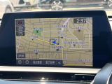 【メーカー純正ナビ】インテリアに溶け込むスタイリッシュな「専用設計」メーカーナビを装備♪視認性や操作性など基本性能にも優れ、より上質なカーライフをお楽しみいただけます。