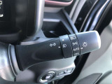 周囲の明るさに応じて自動でヘッドライトの点灯・消灯ができる機能です。トンネル通過時にライトの付け忘れ・消し忘れが無くなり雨の日や夕方の走行も安心・安全ですね♪