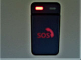 急病時や危険を感じた時、SOSコールスイッチを押すと専門のオペレータに繋がって、警察や消防への連携をサポートしてくれます。また、万が一の事故発生時には、エアバッグ展開と連動して自動通報します。別途契約要