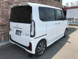 オプションになりますが、ボディーコーティングもご用意しております。新車の輝きに近づき、洗車などのお手入れも楽になりますよ。