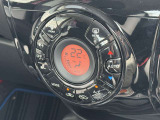 エアコンはオートエアコンです(^-^)温度調節も細かくできるので車内を快適な温度にできますよ(*^^*)人気の装備です☆
