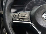 ナビゲーションのメニュー、音量など、ステアリングから手を離さずに操作できます。