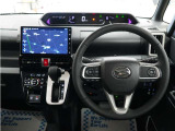 運転にかかわる様々な操作を安全に行えるように視点移動が少なく、操作性に配慮されたスイッチ類が凝縮されたコクピットです。