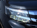 【LEDヘッドライト】悪天候や夜間走行時も良好な視界を確保し安心して運転できる高輝度LEDヘッドライトを装備!点灯速度が早く、消費電力も抑えられています。