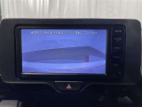 後方カメラが映像をモニターに映し出すことができます!後方の見えない死角や、障害物との距離感をしっかり確認することで駐車が苦手な方でもラクラク駐車できます。