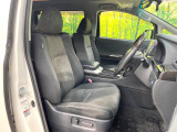 運転席シート廻りは使用感も少なく、良好な状態となっています。前オーナー様が丁寧に使っていたことがよくわかりますね。