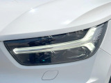 ●LEDヘッドライト:夜間走行時も良好な視界を確保し安心して運転できる高輝度LEDヘッドライトを装備!点灯速度が早く、消費電力も抑えられています。