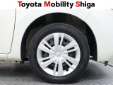 シンプルなデザインの純正ホイールキャップです。落ち着いたデザインですので車体と一体感があります。