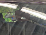 【エマージェンシーブレーキ】走行中に前方の車両等を認識し、衝突しそうな時は警報とブレーキで衝突回避と被害軽減をアシスト。より安全にドライブをお楽しみいただけます。
