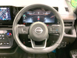【ステアリングヒーター】冬場に冷たくなりやすい革巻きステアリングを、スイッチ一つで素早く適温に!エアコンよりも早く温まってくれるので、寒い日の運転も快適になりますね♪