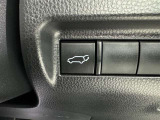 【パワーバックドア】ボタン一つでテールゲートが自動で開閉します。