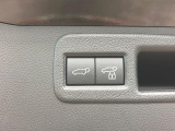 【パワーバックドア】スマートキーや運転席のボタンを押すだけでリアゲートが自動で開閉します!荷物を持っている時や、高い位置にあるバックドアを閉める際に便利な機能です♪