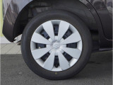【ホイールキャップ】車に良く似合う純正ホイールキャップが装備されています。ノーマルタイヤ、スタッドレスタイヤもスズキ自販島根にお任せください。