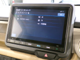 CD、DVD、Bluetooth、AM、FM、AUX、スマートフォン接続ができます。