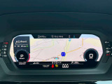 バーチャルコックピットに地図画面拡大で表示した画像です。周りの状況を広く把握出来ることに加えナビゲーション利用中の視線移動を少なくして安全運転に寄与します。