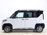 スライドドアで乗り降りラクラク。狭い駐車場でも使いやすいコンパクトなサイドビューです。