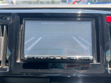 バックでの駐車が苦手な方や運転にあまり自信のない方でも後方の視界をしっかりサポート。安心して車庫入れが出来るバックカメラを装備しています!