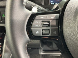 ステアリングにオーディオ操作スイッチが付いています。オーディオ画面に直接タッチしなくても操作が出来ますので、運転に集中できます。