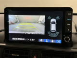 リバースギアに入れるだけで後方の表示へ切り替わります。夜間や雨の日の駐車も楽になりますよ。