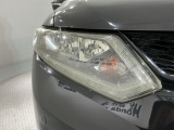 LEDヘッドライトは、点灯の瞬間から最大光量を発揮し、突然暗くなるトンネルなどでの安定感を高めます。