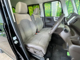 運転席シート廻りは使用感も少なく、良好な状態となっています。丁寧に使われていたことがよくわかりますね。