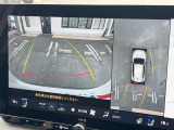 【パノラミックビューモニター】専用のカメラにより、上から見下ろしたような視点で360度クルマの周囲を確認することができます☆死角部分も確認しやすく、狭い場所での切り返しや駐車もスムーズに行えます。