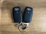 【スマートキー】 スマートキーを携帯していれば、ドアハンドルのボタンを押すだけでロックの解除ができます。