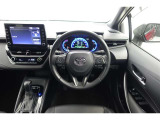 スポーティームード溢れる運転席周りですね。 クイックなドライビングに対応できるよな運転席回りになっています。 ドライブがますます楽しくなりますね!