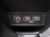 便利な充電用USBジャックも付いています☆