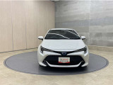 お車購入のポイントとなるフロントマスクです!シャープな目つきが印象的なデザインのヘッドランプです。