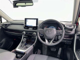 運転席まわりです。 各操作スイッチは使いやすい位置に配置されてます。