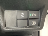Hondaセンシング用の、VSA(ABS+TCS+横滑り抑制)解除のオンオフスイッチなどはハンドルの右側に装備しています。