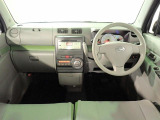 ★大きなフロントガラスですので運転席からの見通しも良く運転しやすいです♪ポイント5店は総在庫1000台以上の大型安心ディーラー系列です♪また提携オークションサイト約30万台から検索・取寄せも可能です♪